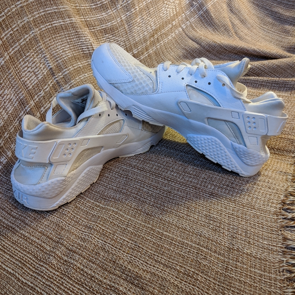 Men's Nike athletic shoes Air Huarache